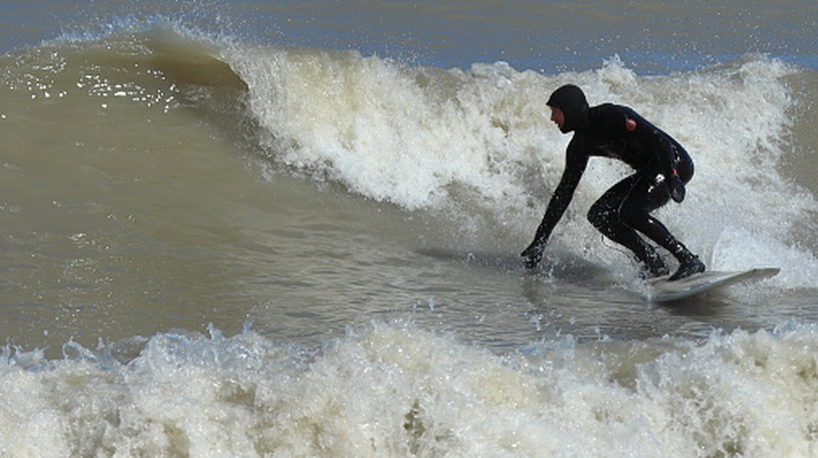 Comment les Grands Lacs créent des vagues puissantes sur lesquelles vous pouvez surfer comme l'océan