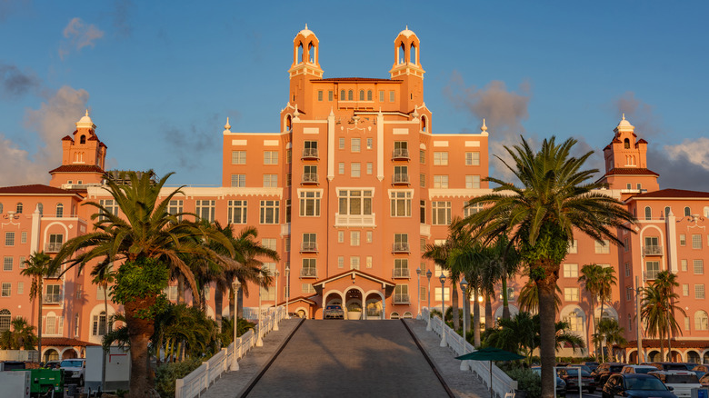 L'hôtel Don CeSar juste après le lever du soleil sur St. Pete Beach