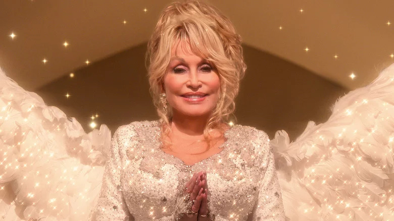 Dolly Parton en ange dans Dolly Parton's Heartstrings