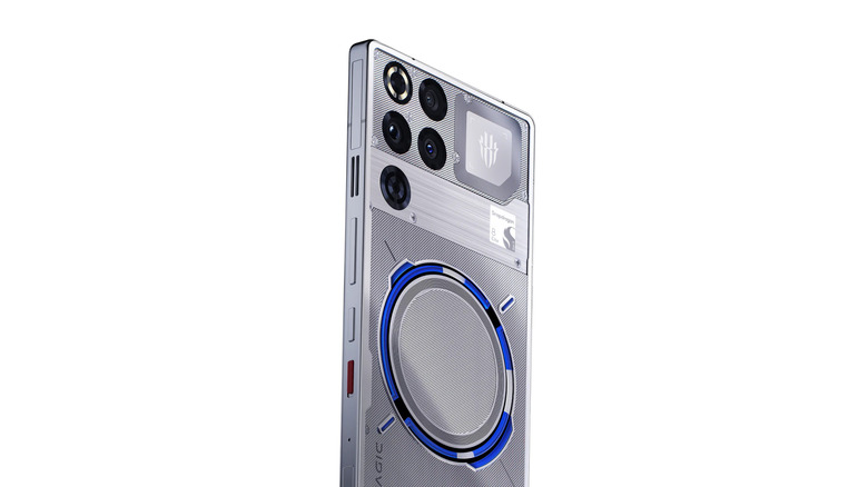Redmagic 11 Pro sur fond blanc