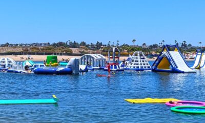 Entre Los Angeles et San Diego se trouve une station côtière avec un immense parc aquatique flottant et gonflable