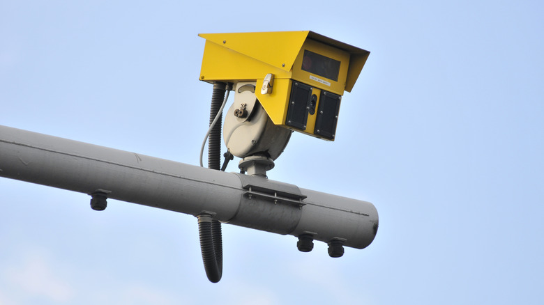 Radars installés sur un poteau au Royaume-Uni