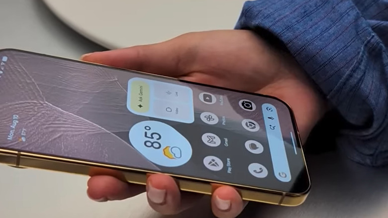 Google Pixel 11 en main