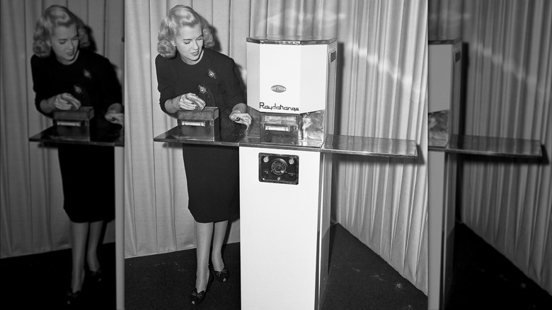 Démonstration des capacités du Raytheon Radarange en 1946