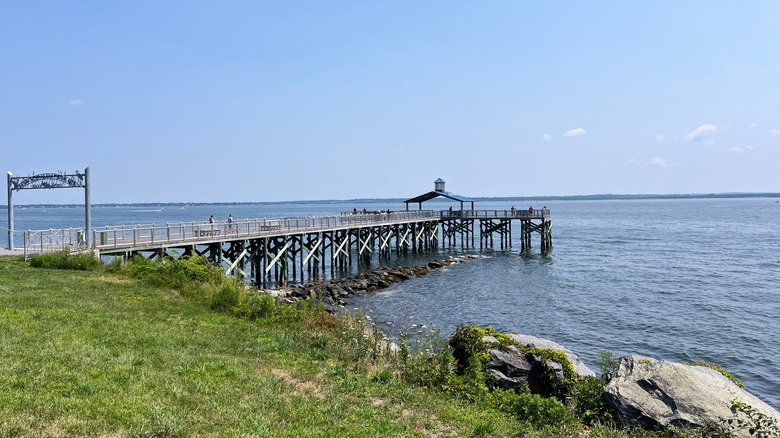 La jetée vers la mer au parc national de Rocky Point.