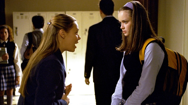 Liza Weil et Alexis Bledel sont photographiés dans les rôles de Paris Geller et Rory Gilmore dans Gilmore Girls