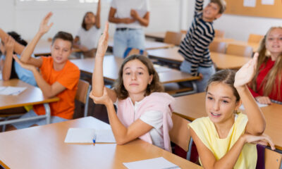 Les scientifiques disent que c’est la raison pour laquelle les enfants apprennent de nouvelles langues plus rapidement que les adultes