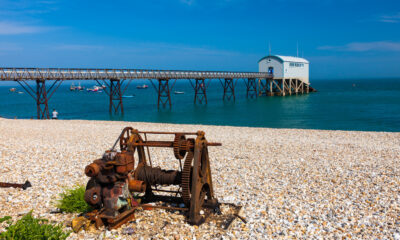 Entre Portsmouth et Worthing se trouve le joyau balnéaire de l'Angleterre avec des plages de galets et des fruits de mer frais