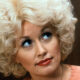 La comédie classique de 110 minutes de Dolly Parton trouve des fans sur Netflix 46 ans plus tard