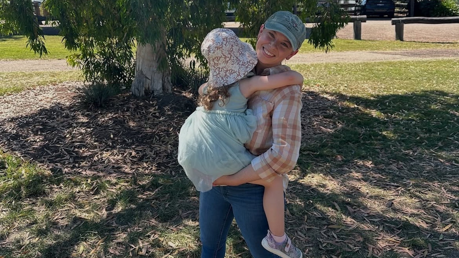 Bindi Irwin a mis en garde contre la honte de maman de la manière la plus douce : « Tout le monde a un voyage différent »