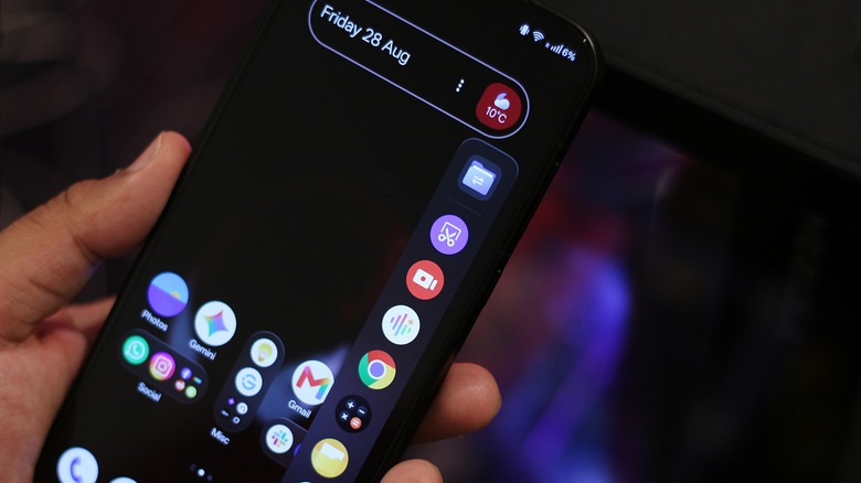 Barre latérale intelligente sur un téléphone OnePlus.