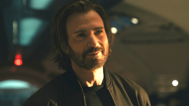 Chris Evans dans le rôle de Steve Rogers souriant dans Avengers : Doomsday