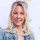 Le look bleu marine de la mère de la mariée de Heather Locklear est parfait à copier pour les femmes plus âgées