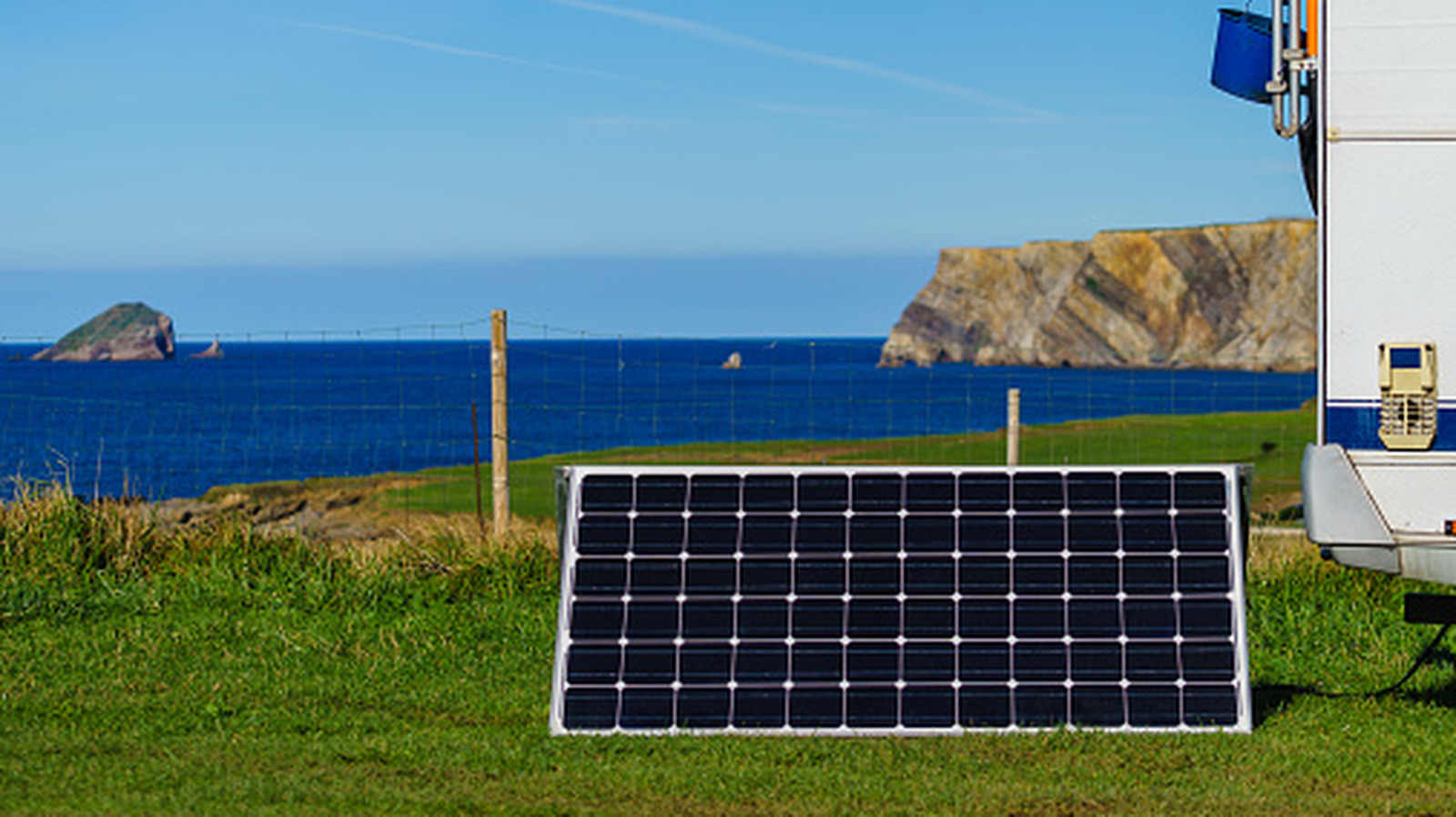 À qui appartiennent les panneaux solaires Renogy et où sont-ils fabriqués ?