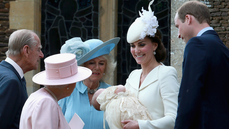 Kate Middleton et le prince William baptisent la princesse Charlotte