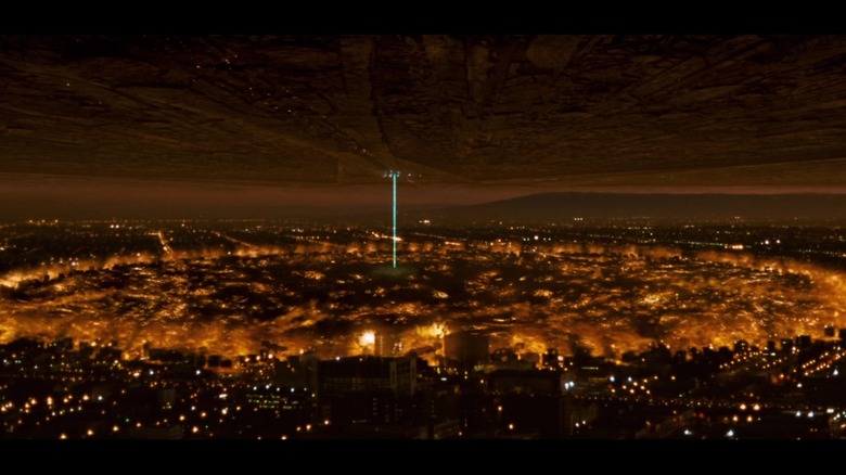 Un vaisseau extraterrestre incinérant une ville le jour de l’Indépendance