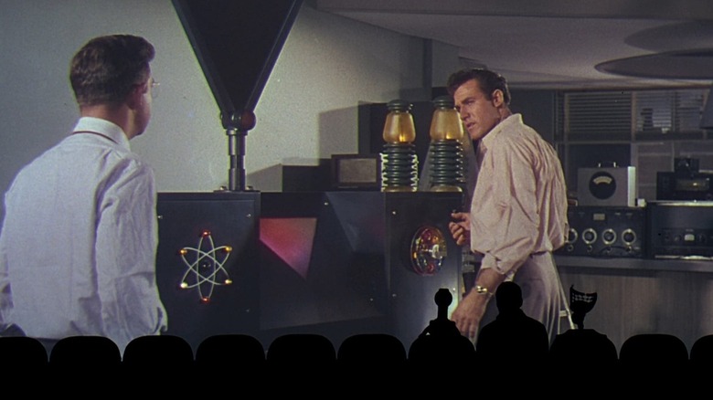 Une scène de This Island Earth regardée par Mike et les robots dans Mystery Science Theater 3000 : le film