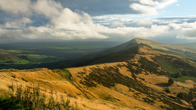 Chemin Great Ridge et Mam Tor par temps nuageux et maussade
