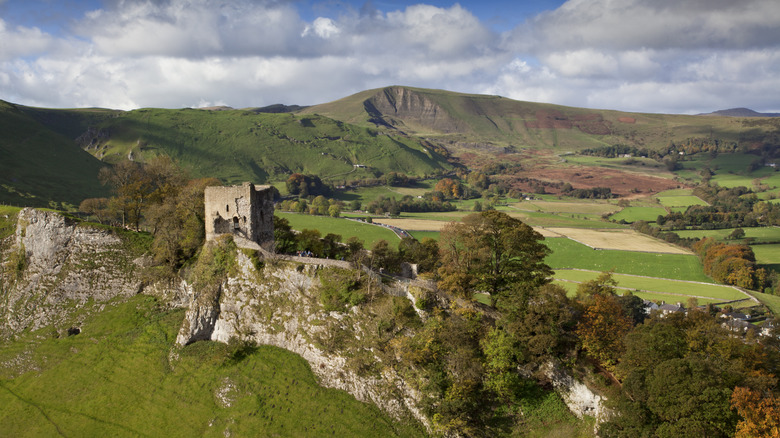 Vue aérienne des ruines du château de Peveril