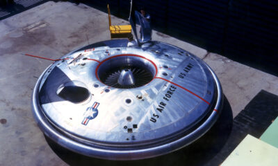 Dans les années 50, l’armée américaine a demandé à des scientifiques de construire une soucoupe volante. Ils ne s'attendaient pas à ce qui se passera ensuite