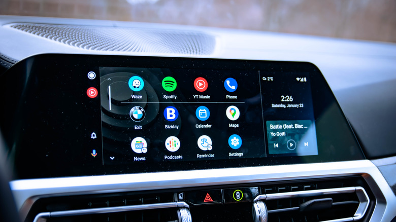 Android auto sur écran de forme irrégulière