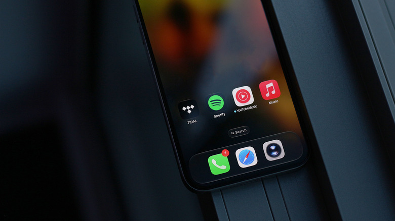 Écran de l'iPhone affichant des icônes pour les applications de streaming musical