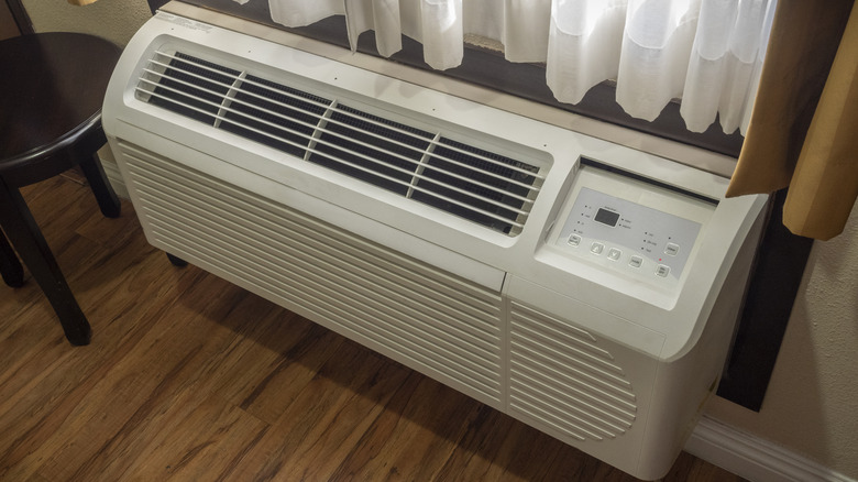 climatisation dans la chambre d'hôtel