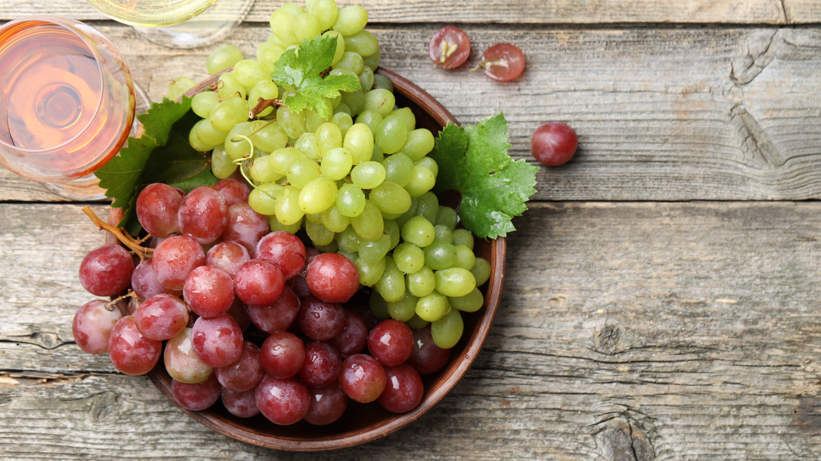 La différence entre les raisins rouges et verts s'explique facilement par la science