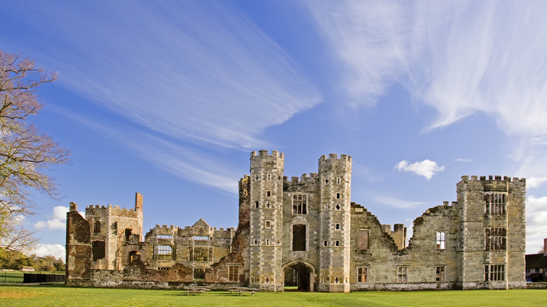 Les ruines de Cowdray House à Midhurst dans le West Sussex en Angleterre