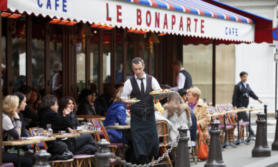 5 règles des restaurants français que les touristes américains brisent au cours des 10 dernières minutes
