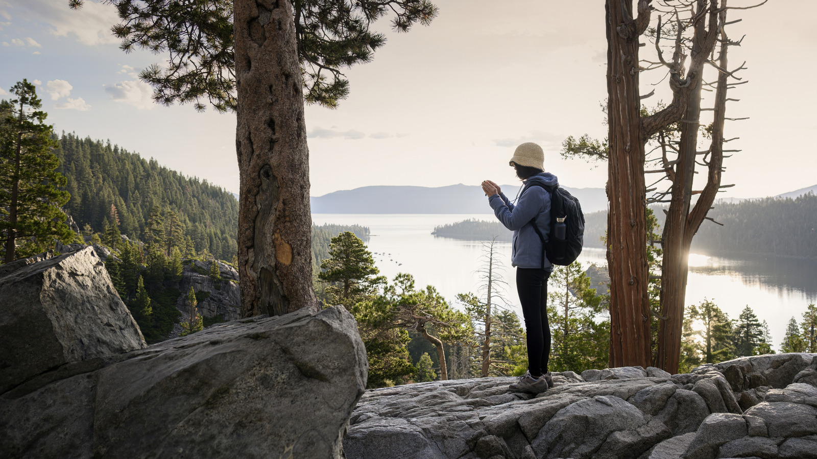 Ce sentier de randonnée le long du lac Tahoe relie deux des parcs d'État pittoresques de Californie