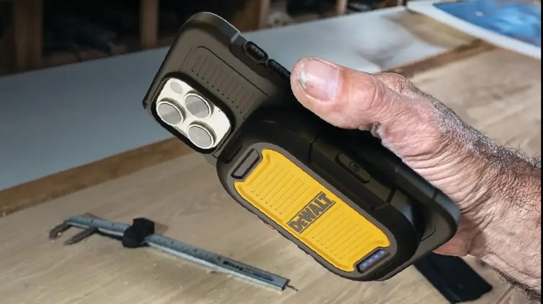 Chargeur de téléphone DeWalt