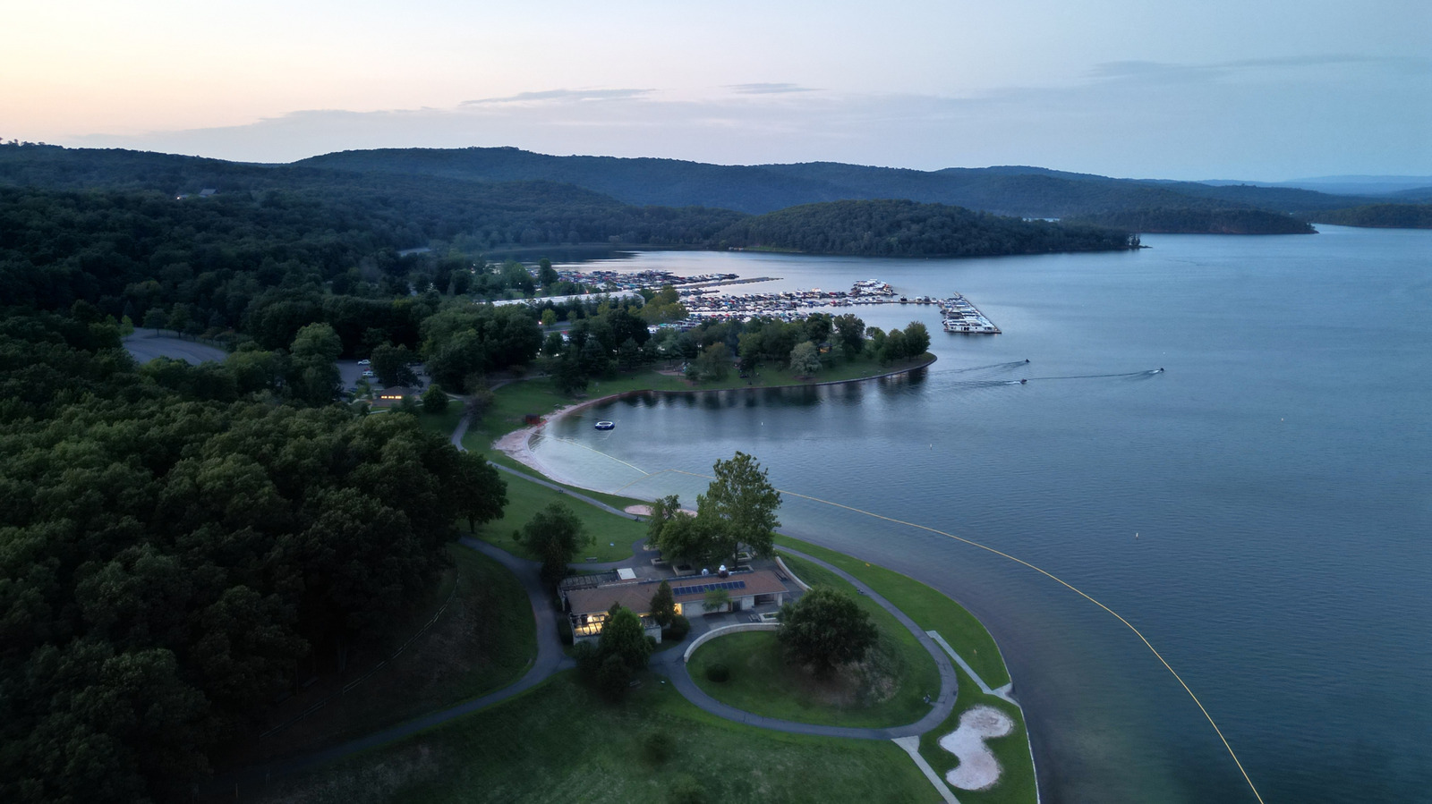 Le plus grand lac intérieur de Pennsylvanie offre une escapade de camping sereine aux amoureux de la nature