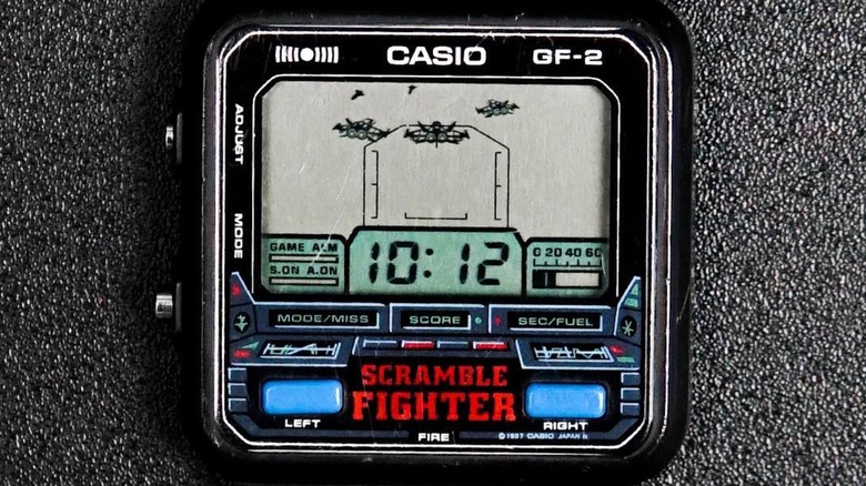 Casio Scramble Fighter sur fond sombre