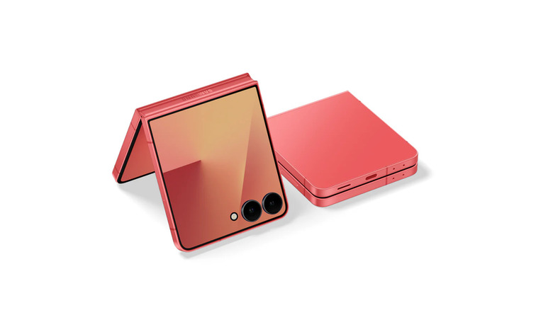 Deux téléphones Samsung Galaxy Z Flip7 roses, l'un plié et l'autre à moitié plié