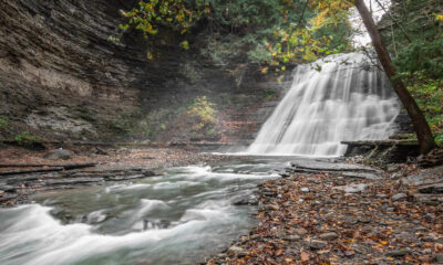 Ce parc pittoresque de l'État de New York propose des randonnées en cascade et des zones de baignade naturelles
