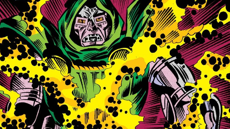 Doctor Doom est vu entouré d'énergie cosmique sur la couverture de Fantastic Four #330