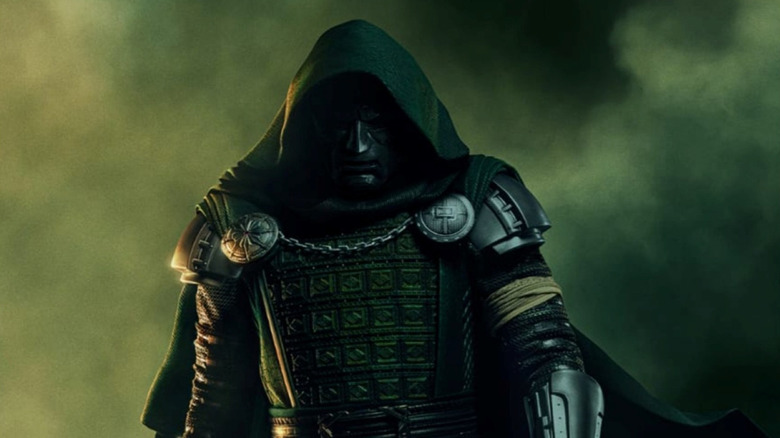 Docteur Doom debout devant un fond nuageux dans Avengers : Doomsday