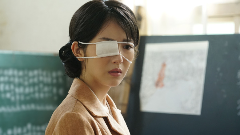 Minami Hamabe dans le rôle de Noriko Ôishi portant un bandage sur un œil dans Godzilla Minus Zero