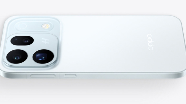 Smartphone Oppo sur fond blanc