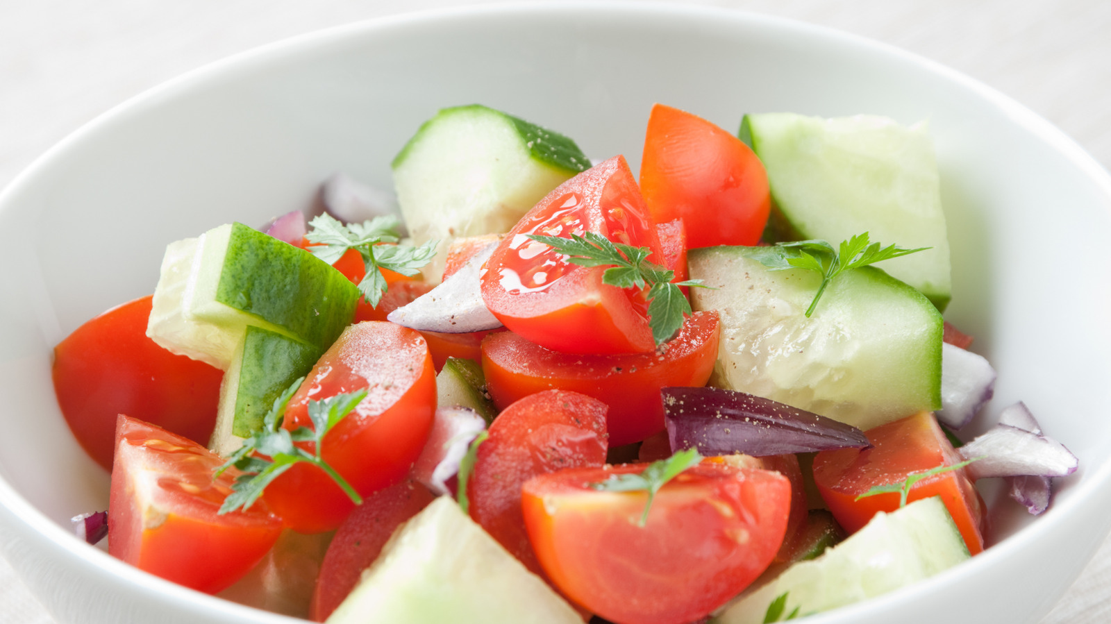 Vous devriez réfléchir à deux fois avant de conserver ces fruits et légumes ensemble