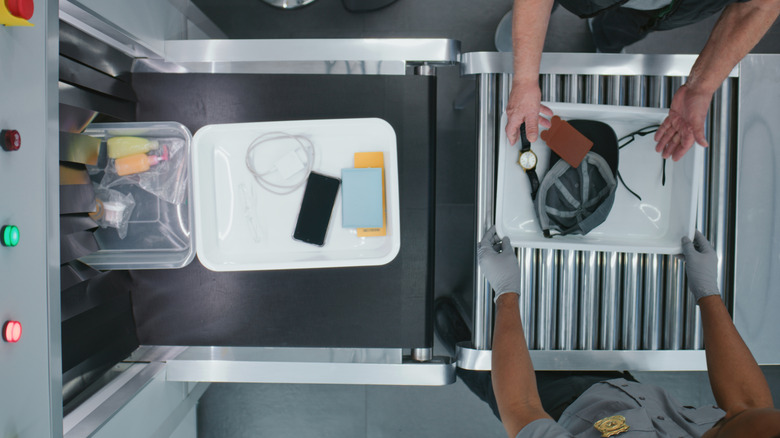 Vue aérienne d'une ceinture de contrôle de sécurité TSA