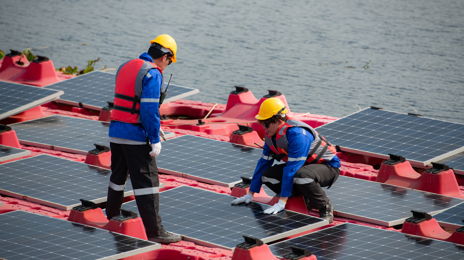 Les panneaux solaires flottants font plus pour l’environnement que vous ne le pensez