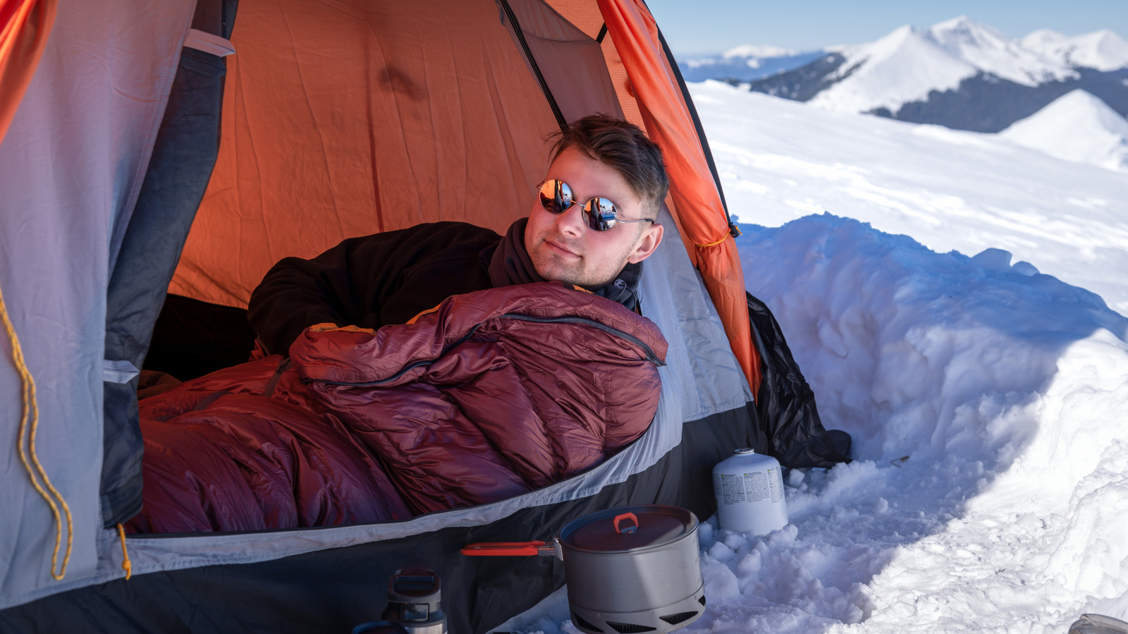 L’astuce de sommeil low-tech pour rester au chaud en camping par temps froid