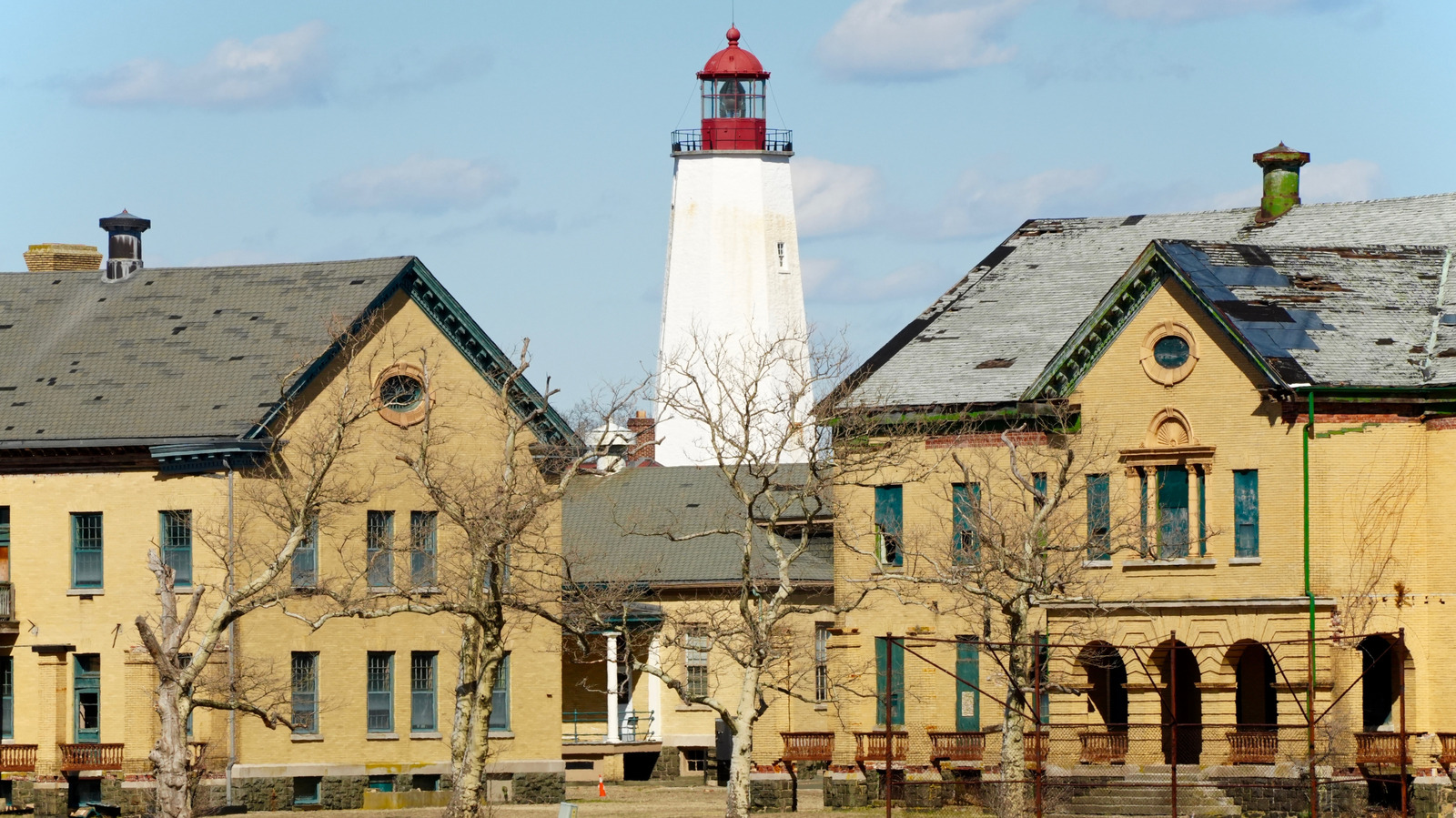 L'ancienne base militaire du New Jersey fait désormais partie d'une vaste zone de loisirs dotée d'un phare pittoresque