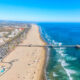La meilleure plage de la côte ouest américaine en 2026 est un haut lieu du surf en Californie avec des restaurants haut de gamme