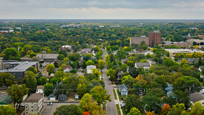 Vue aérienne des arbres et des bâtiments à St. Cloud Minnesota