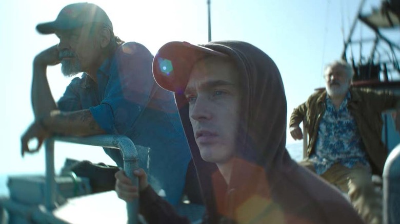 Mitt, Jay et Hewey prennent un bateau en mer à Whalefall