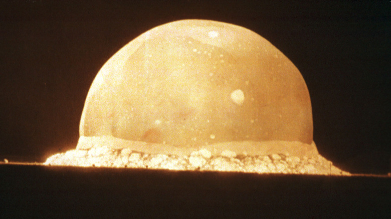 La détonation de la bombe nucléaire Trinity a été beaucoup plus importante que prévu