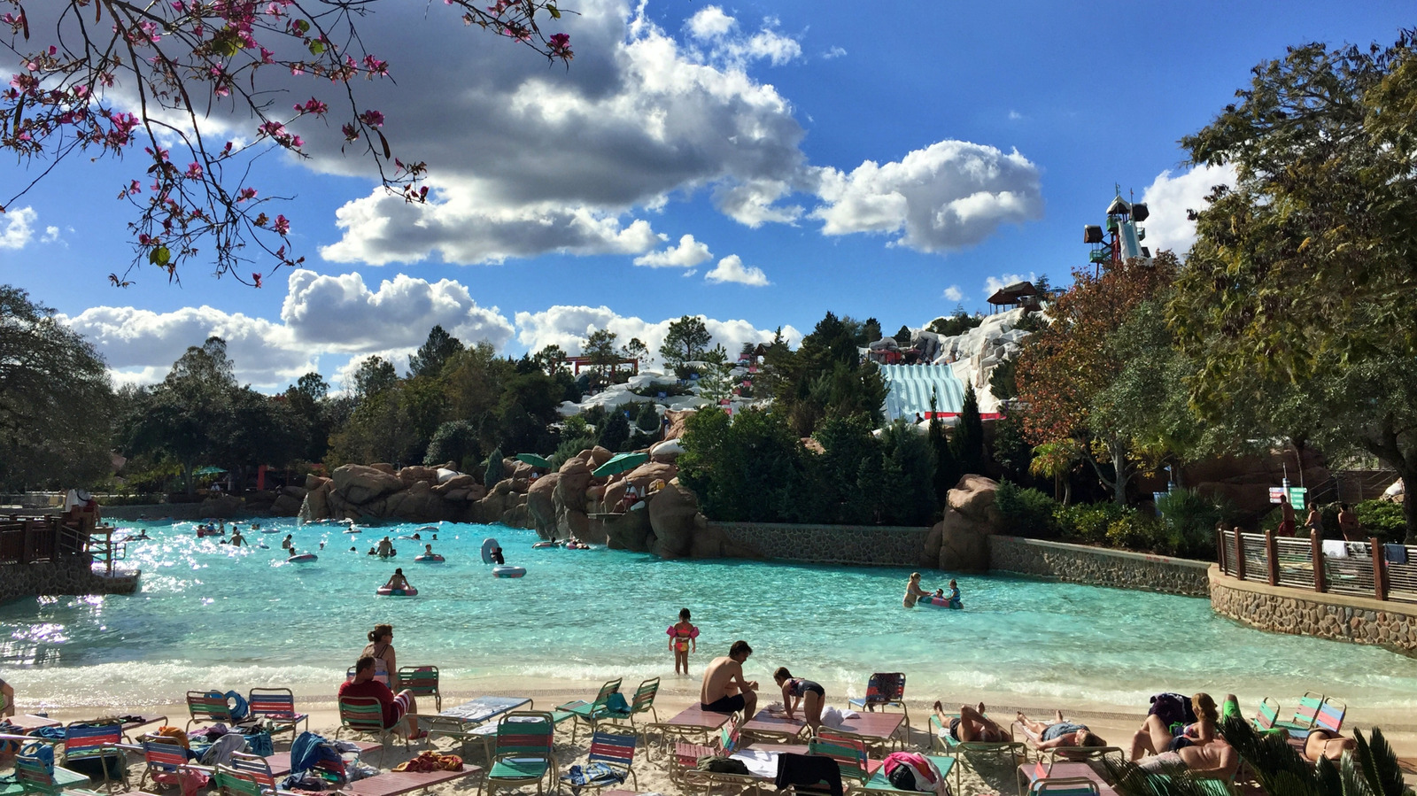 Le parc aquatique abandonné Lakeside de Disney prospérera à nouveau en tant que complexe au bord de l'eau ouvrant ses portes en 2027